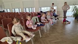 Návšteva seniorov a detí z jaslí v kultúrnom centre